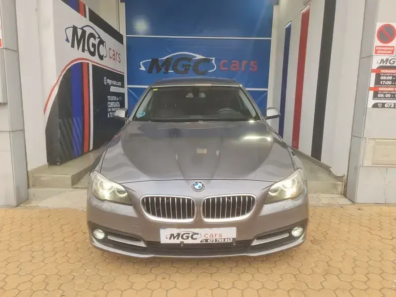 Usado BMW 520 Comfort Edition 190 CV (139 kW) 2015 Gris / plata Berlina