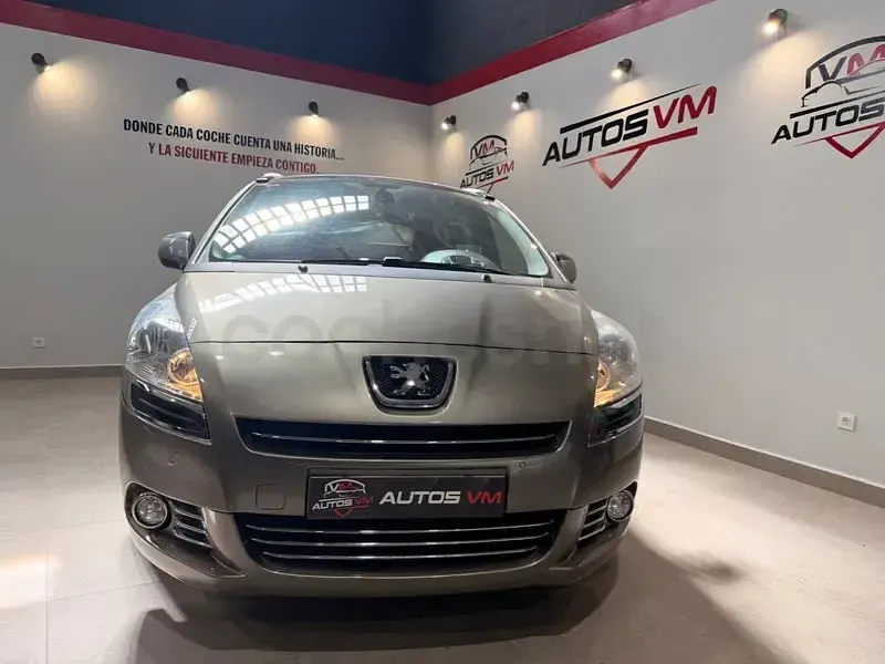 Usado Peugeot 5008 Allure 115 CV (84 kW) 2013 Beige Monovolumen