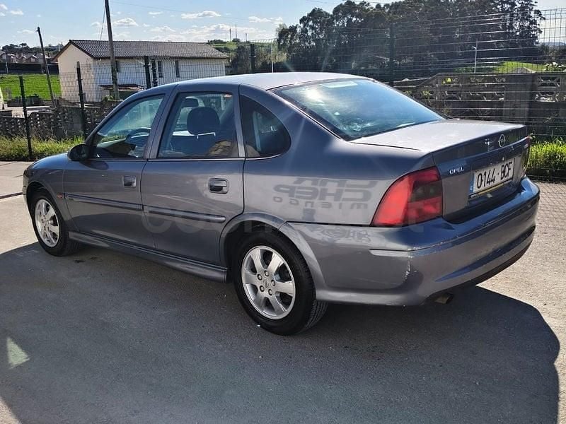Usado Opel Vectra Elegance 147 CV (108 kW) 2000 Gris / plata Berlina