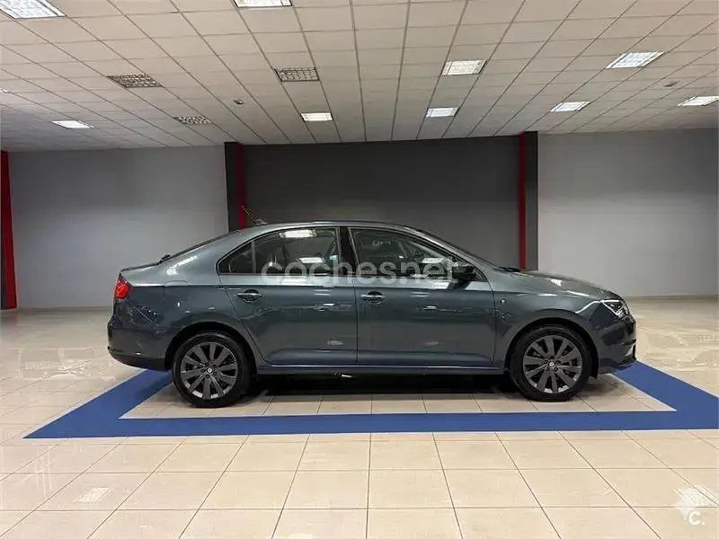 Usado Seat Toledo I-Tech 105 CV (77 kW) 2015 Gris / plata Utilitario