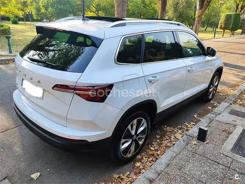 Usado Skoda Karoq Style 150 CV (110 kW) 2022 Blanco SUV