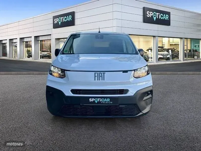 Usado Fiat Doblò 102 CV (75 kW) 2025 Blanco Monovolumen