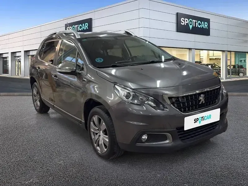Usado Peugeot 2008 Style 82 CV (60 kW) 2018 Gris / plata SUV