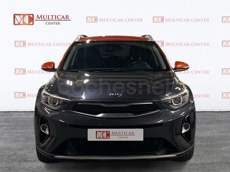 Usado Kia Stonic 120 CV (88 kW) 2020 Gris / plata SUV