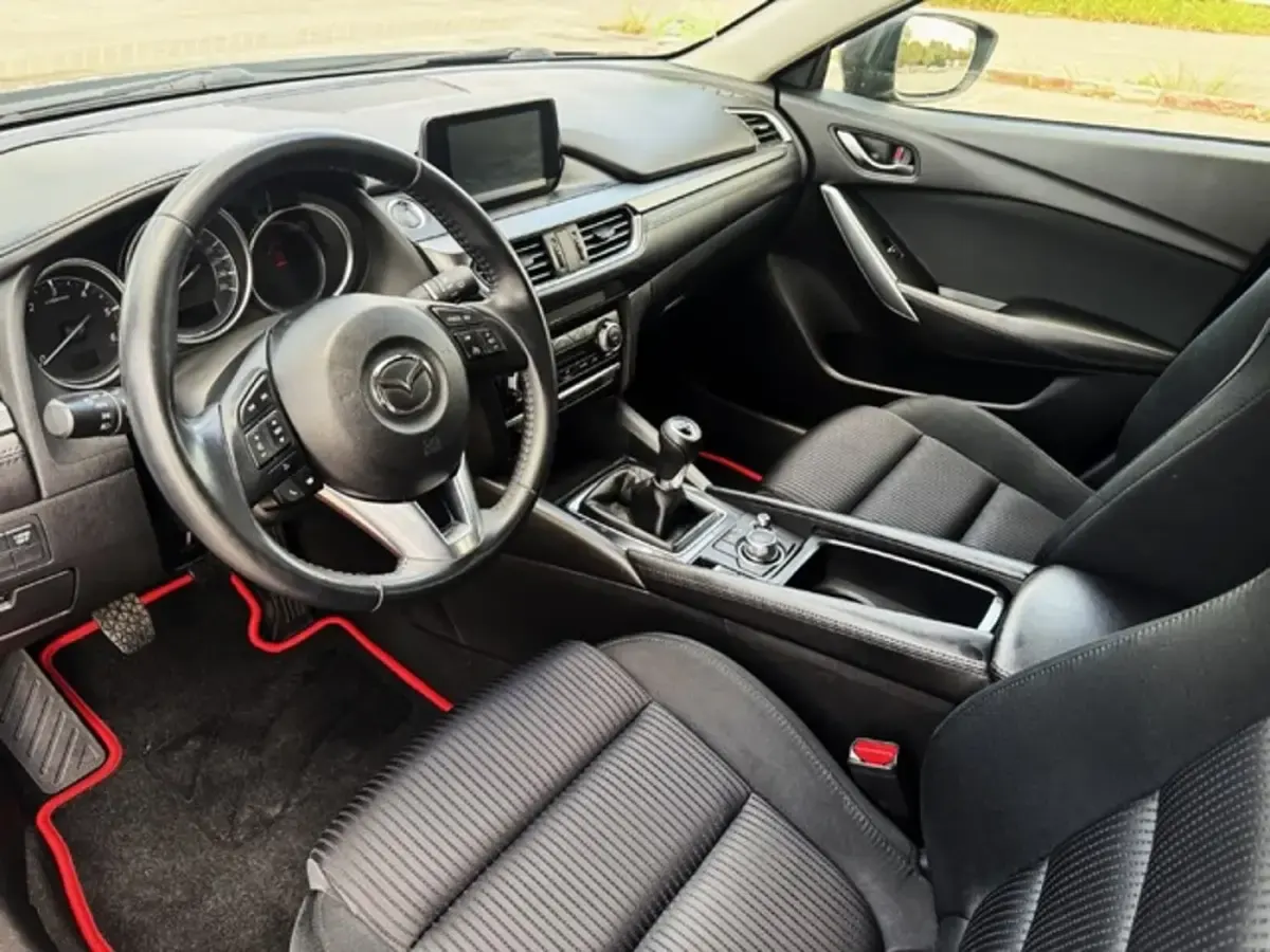 Usado Mazda 6 Style 150 CV (110 kW) 2016 Gris Familiar