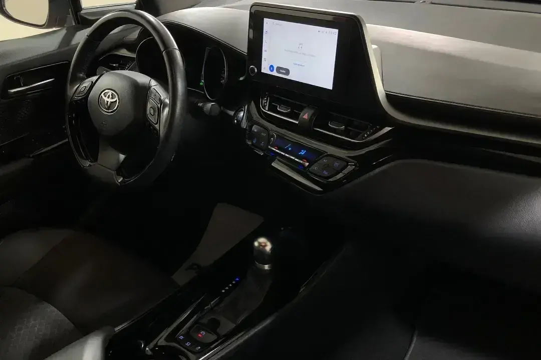Używany Toyota C-HR Active 122 KM (89 kW) 2023 Czerwony SUV