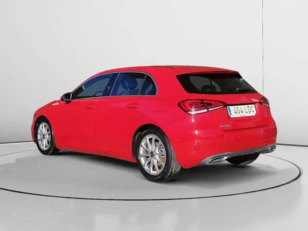 Usado Mercedes A200 150 CV (110 kW) 2019 Rojo Utilitario