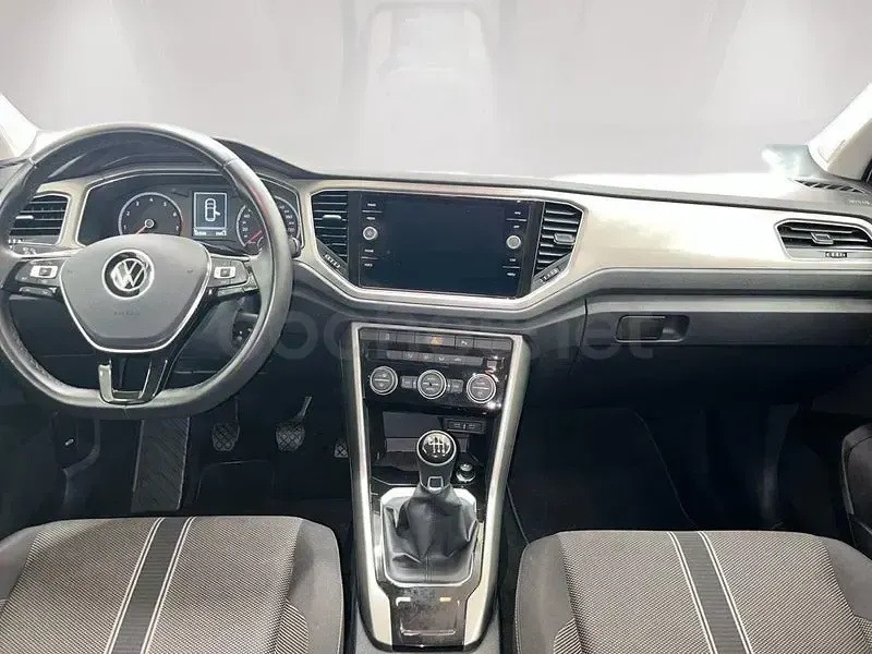 Usado VW T-Roc Advance 110 CV (80 kW) 2021 Plateado SUV