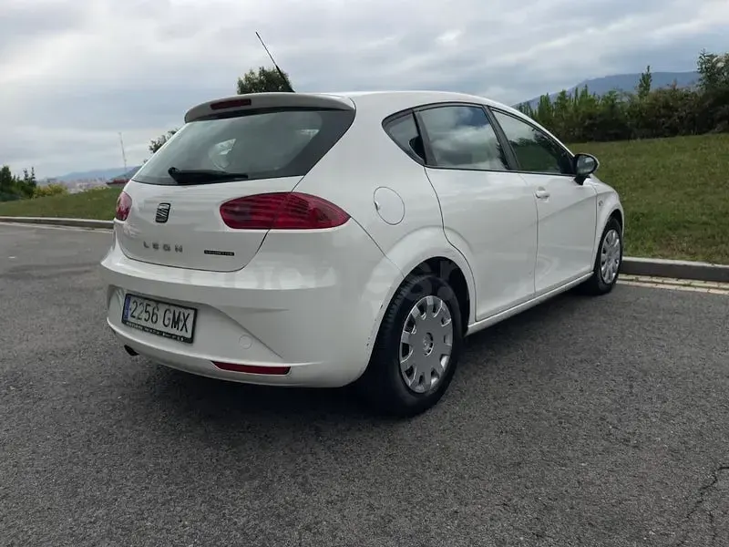 Usado Seat Leon Ecomotive 105 CV (77 kW) 2009 Blanco Utilitario