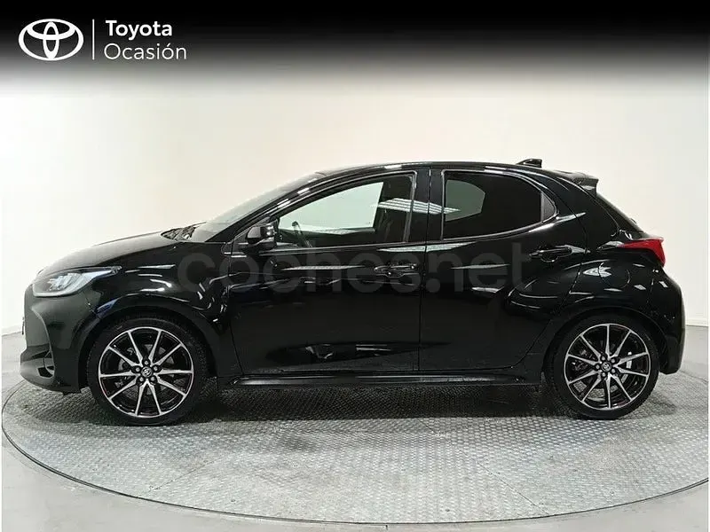 Usado Toyota Yaris Hybrid Sport 116 CV (85 kW) 2022 Negro Berlina