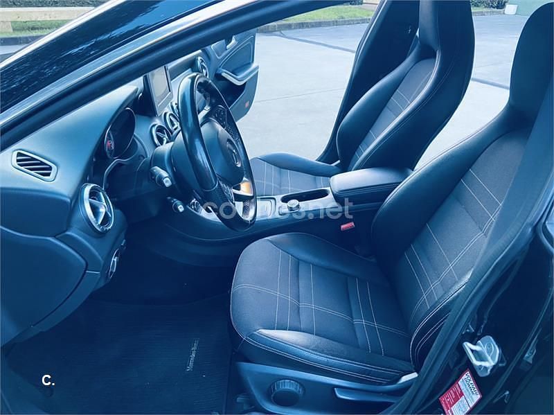 Usado Mercedes CLA220 Shooting Brake 177 CV (130 kW) 2015 Negro Familiar