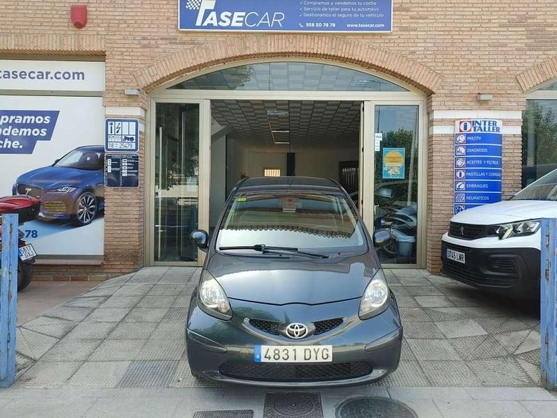 Gris / plata Usado 2006 Toyota Aygo Utilitario | 3900 € (Precio justo) - Imagen 1/4
