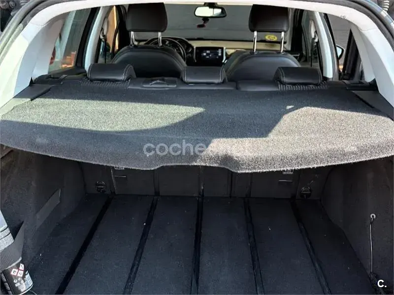 Usado Peugeot 2008 Active 92 CV (67 kW) 2015 Gris / plata SUV