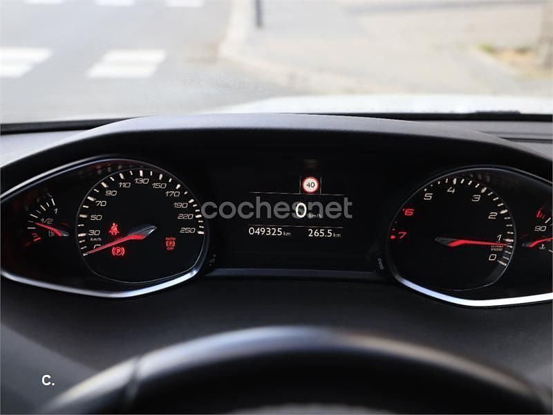 Usado Peugeot 308 130 CV (95 kW) 2019 Blanco Berlina