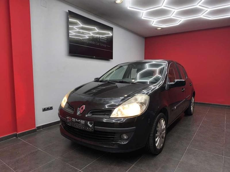 Usado Renault Clio II Authentique 86 CV (63 kW) 2008 Negro Utilitario