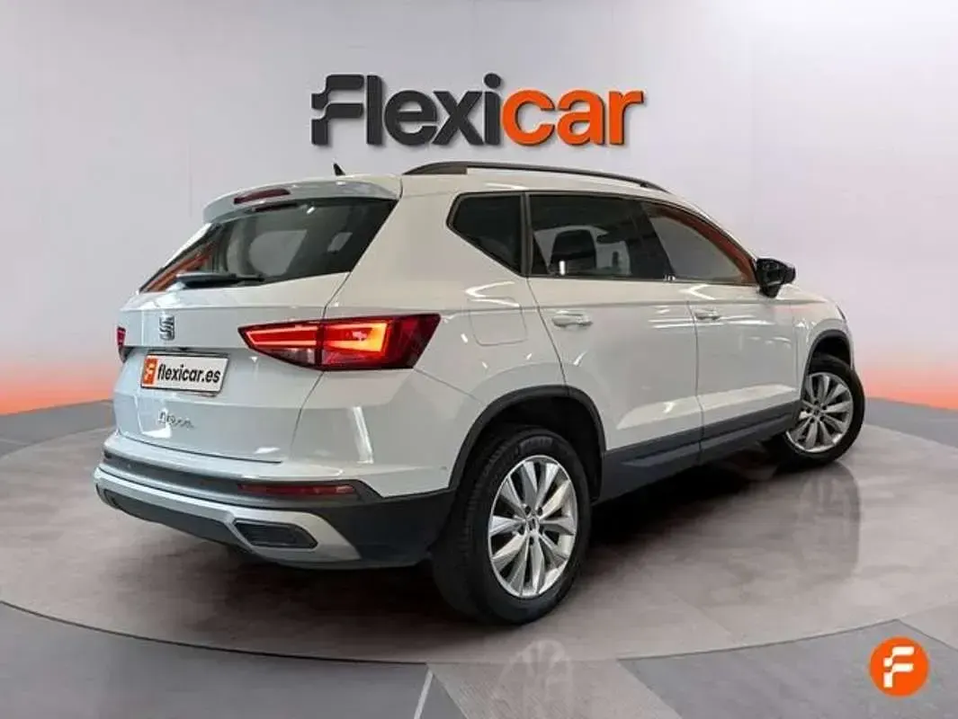 Usado Seat Ateca Style 150 CV (110 kW) 2022 Blanco SUV