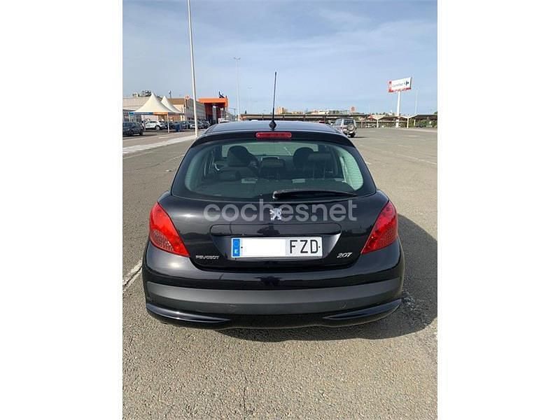 Usado Peugeot 207 70 CV (51 kW) 2008 Negro Berlina