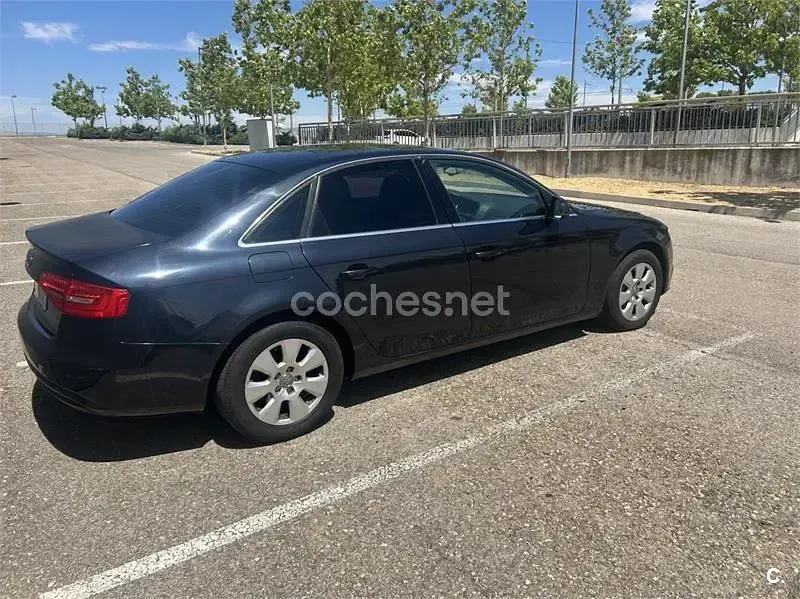 Usado Audi A4 177 CV (130 kW) 2012 Azul Berlina