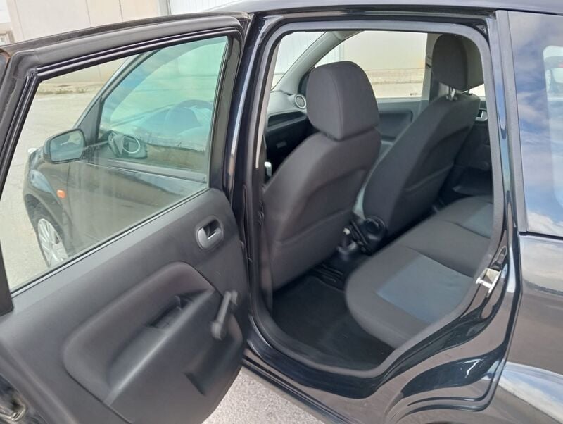 Usado Ford Fiesta Ambiente 70 CV (51 kW) 2007 Negro Utilitario