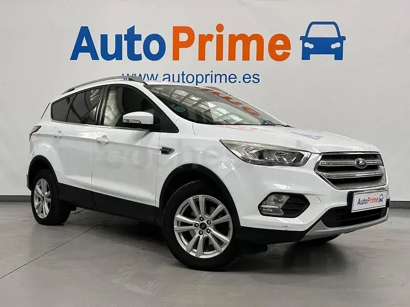 Usado Ford Kuga Trend 150 CV (110 kW) 2018 Blanco SUV