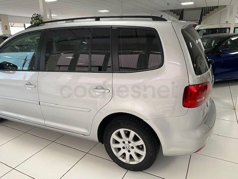 Usado VW Touran Edition 105 CV (77 kW) 2014 Gris / plata Monovolumen