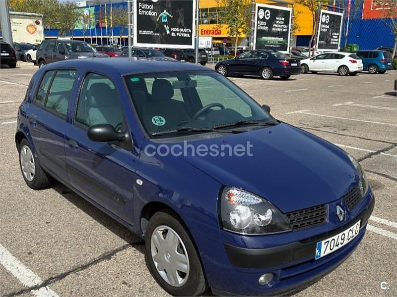 Usado Renault Clio II Expression 60 CV (44 kW) 2003 Azul Berlina