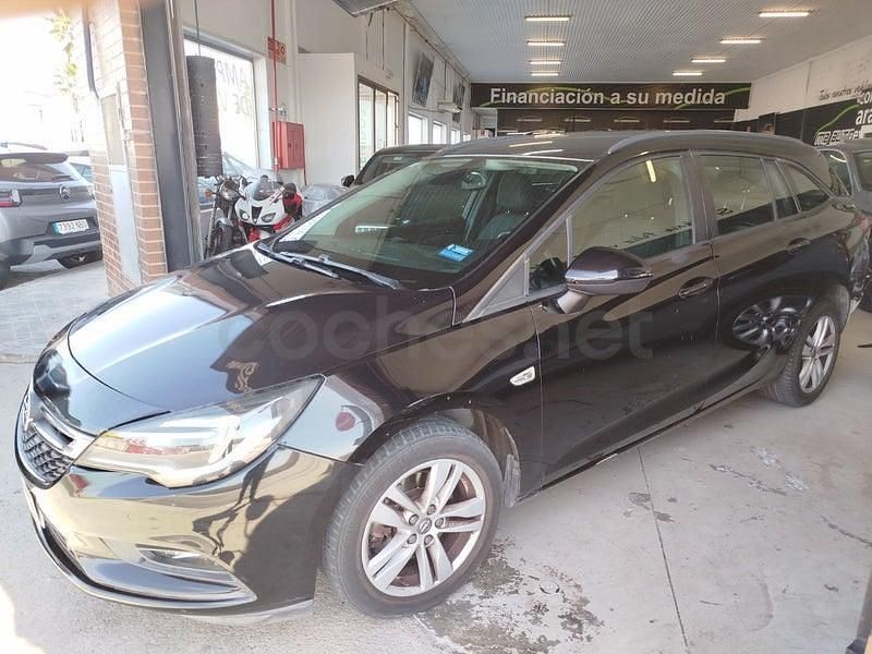 Usado Opel Astra Excellence 136 CV (100 kW) 2016 Negro Familiar