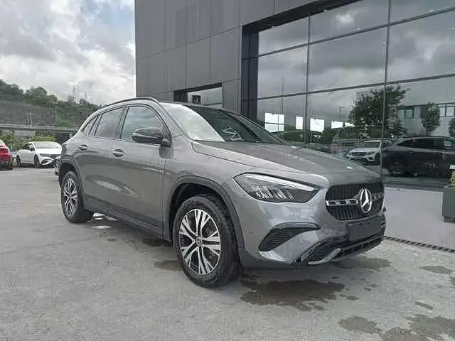 Usado Mercedes GLA250 218 CV (160 kW) 2024 Gris SUV