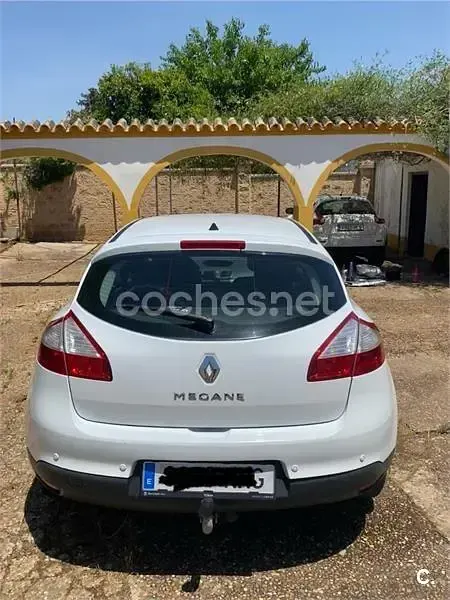 Usado Renault Mégane III Authentique 100 CV (73 kW) 2011 Blanco Berlina