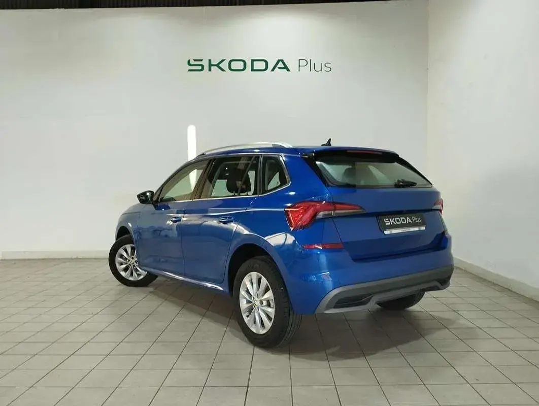 Usado Skoda Kamiq 110 CV (80 kW) 2022 Azul SUV