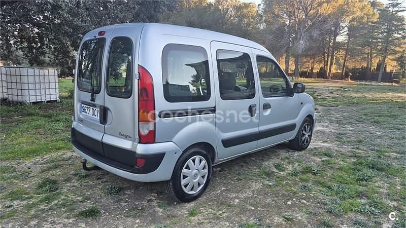 Usado Renault Kangoo 85 CV (62 kW) 2009 Gris / plata Familiar