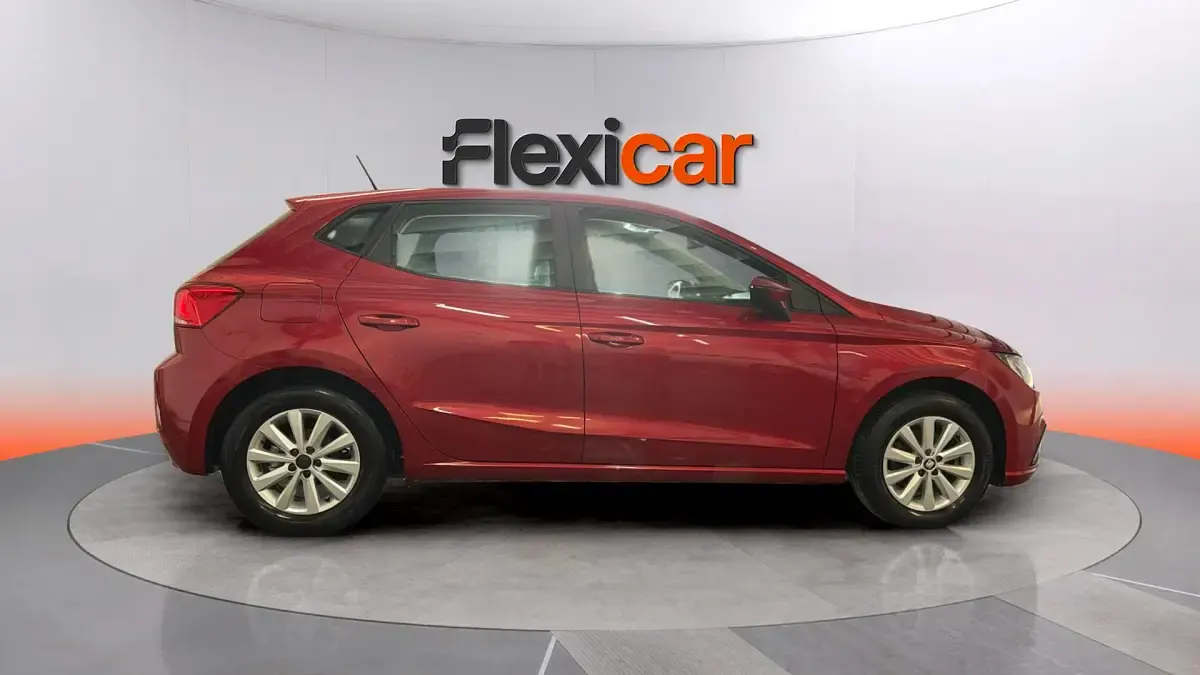 Usado Seat Ibiza Style 110 CV (80 kW) 2021 Rojo Utilitario
