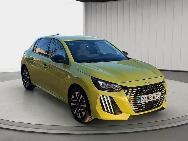 Usado Peugeot 208 Allure 100 CV (73 kW) 2025 Amarillo Utilitario