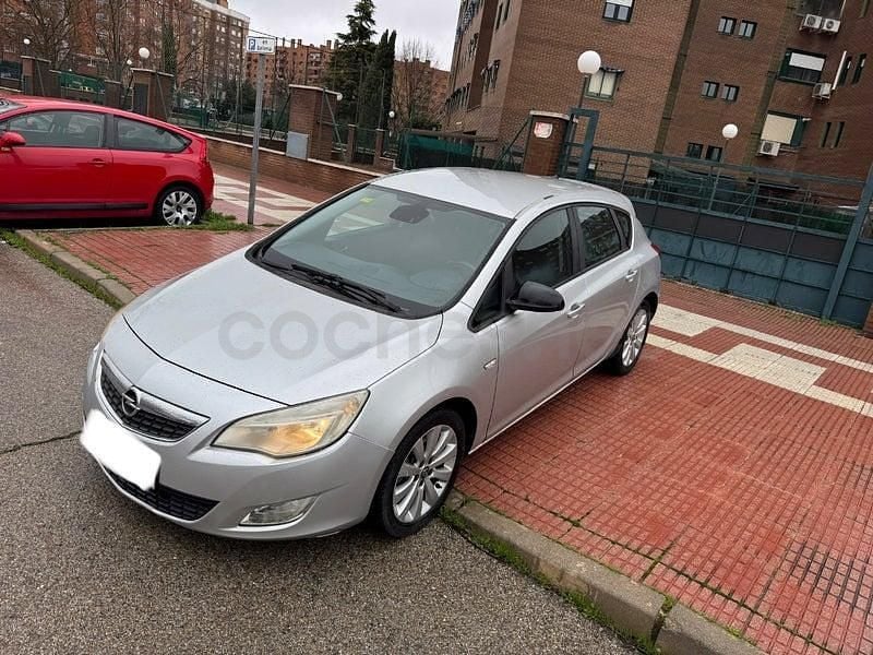 Usado Opel Astra Sportive 110 CV (80 kW) 2011 Gris / plata Berlina