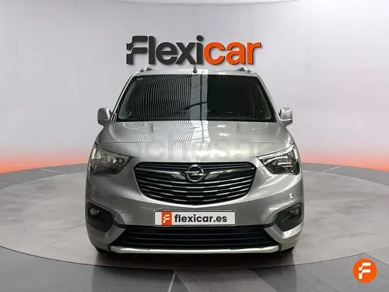 Usado Opel Combo Life Elegance 131 CV (96 kW) 2020 Gris / plata Monovolumen