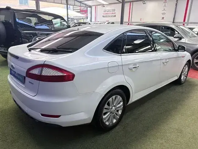 Usado Ford Mondeo Titanium 131 CV (96 kW) 2008 Blanco Berlina