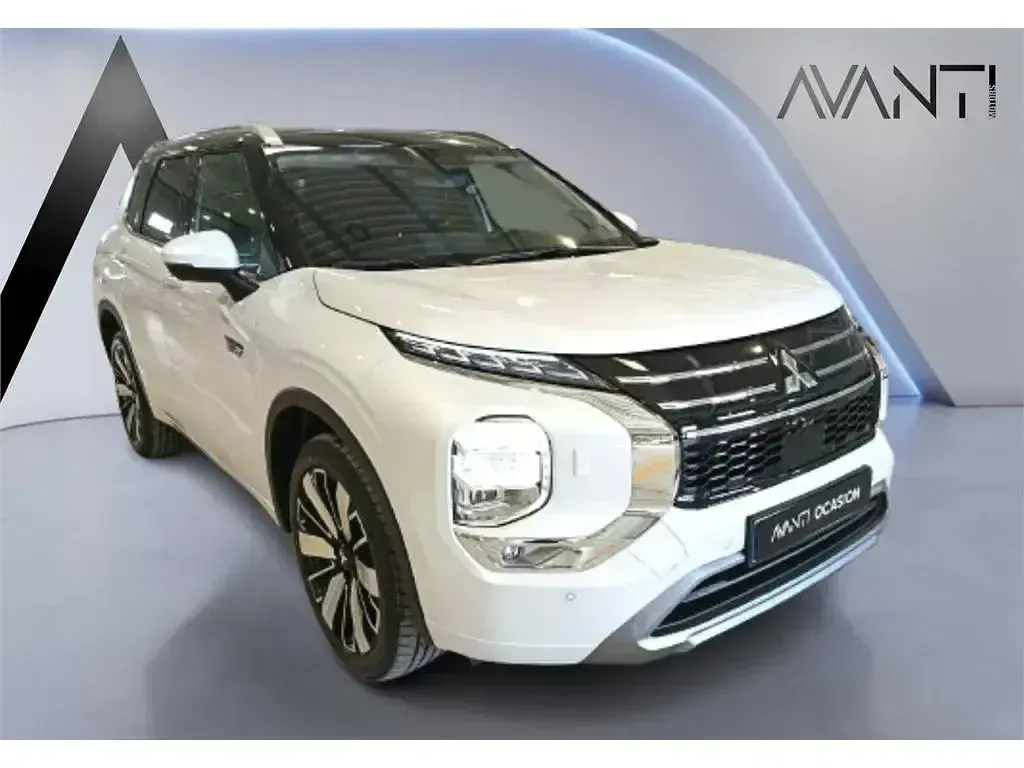 Usado Mitsubishi Outlander 306 CV (225 kW) 2025 Blanco SUV