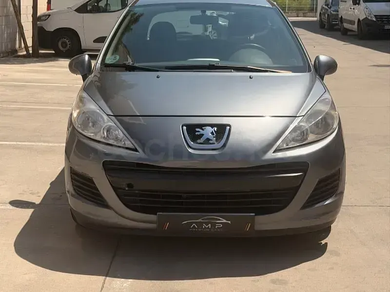 Usado Peugeot 207 Business-Line 75 CV (55 kW) 2010 Gris / plata Berlina