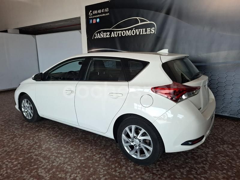 Usado Toyota Auris Active 116 CV (85 kW) 2017 Blanco Berlina