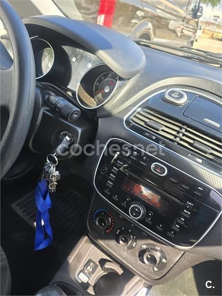 Usado Fiat Punto Pop 69 CV (50 kW) 2011 Blanco Utilitario