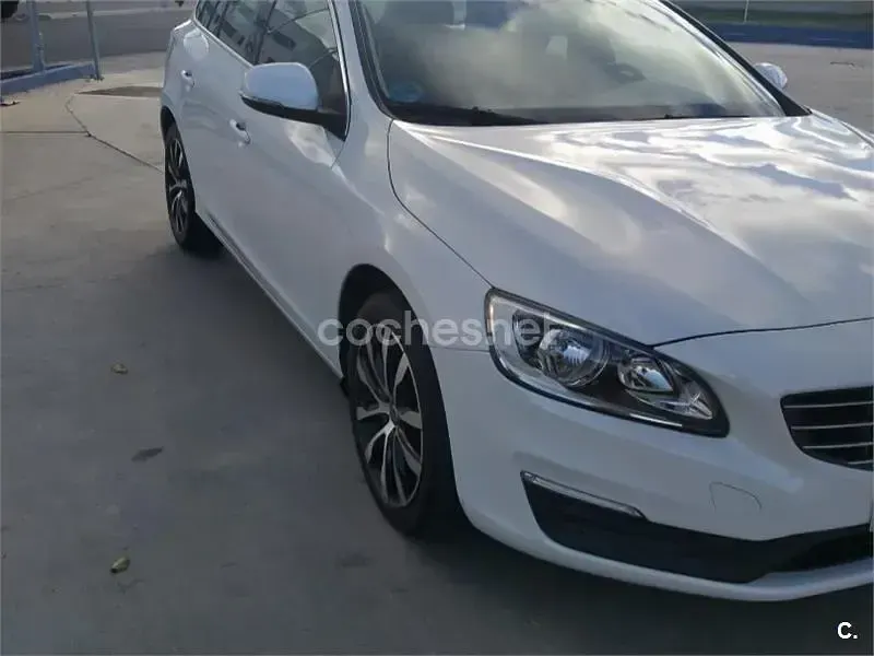 Usado Volvo V60 Summum 150 CV (110 kW) 2018 Blanco Familiar