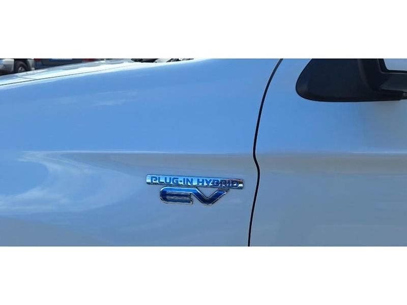 Usado Mitsubishi Outlander P-HEV 203 CV (149 kW) 2016 Blanco SUV