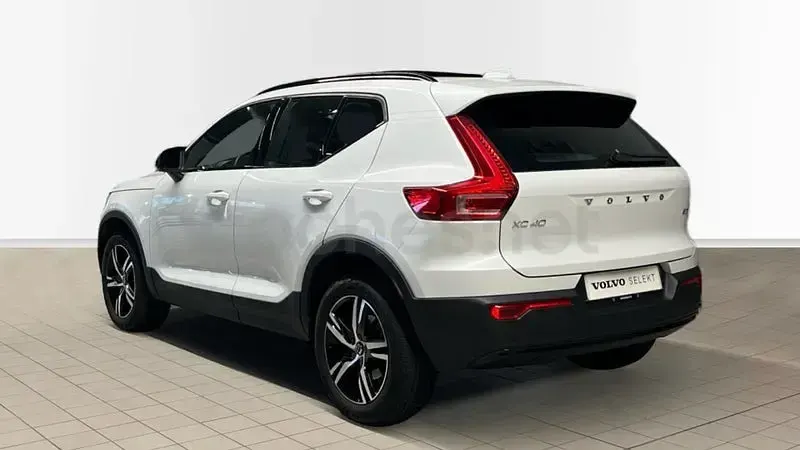 Usado Volvo XC40 Plus 163 CV (119 kW) 2025 Blanco SUV