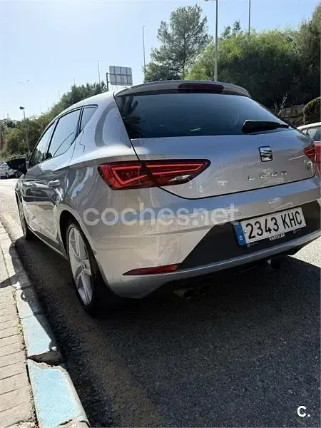 Usado Seat Leon FR 150 CV (110 kW) 2018 Gris / plata Berlina