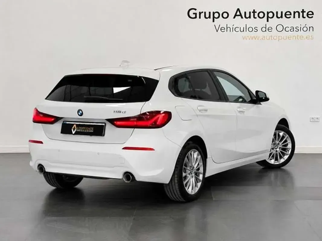Usado BMW 118 Comfort Edition 150 CV (110 kW) 2021 Blanco Utilitario