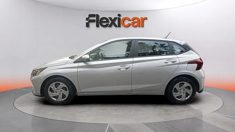 Usado Hyundai i20 84 CV (61 kW) 2022 Gris Berlina