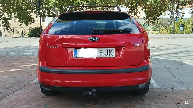 Usado Ford Focus Trend 115 CV (84 kW) 2006 Rojo Berlina