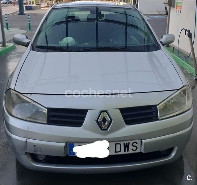 Gris / plata Usado 2006 Renault Mégane II Dynamique Berlina | 2490 € (Precio justo) - Imagen 1/4
