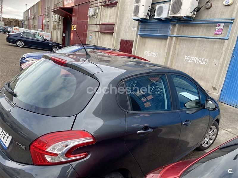 Usado Peugeot 208 Access 82 CV (60 kW) 2014 Negro Utilitario