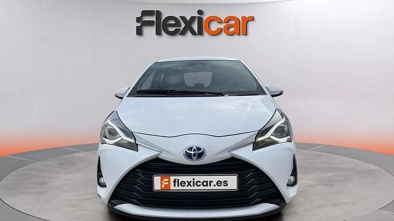 Usado Toyota Yaris Hybrid 100 CV (73 kW) 2020 Blanco Berlina